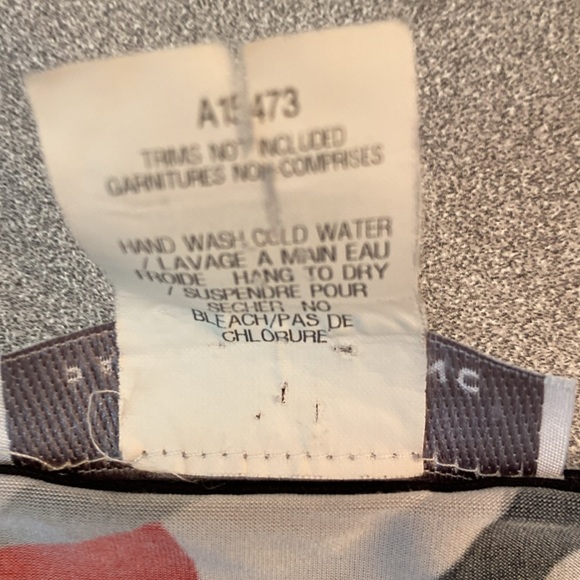 Papillon Blanc - v- neck floral top. Size S - Picture 7 of 7